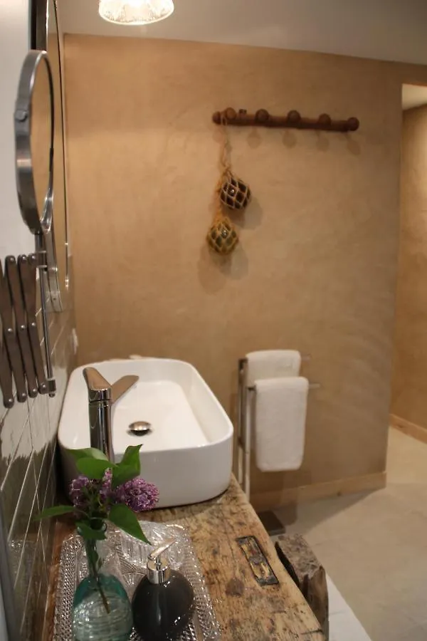 مبيت وإفطار Chirols La Demeure Des Maitres
