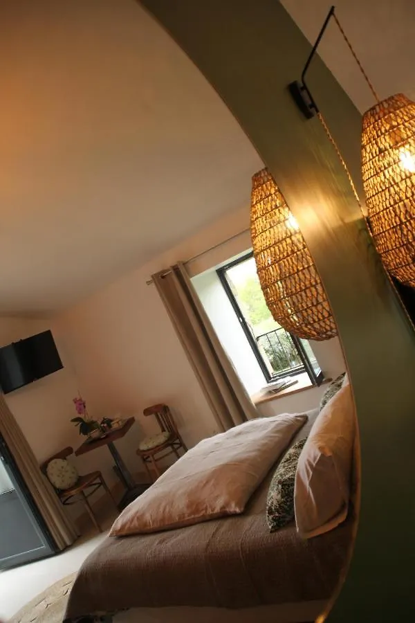 La Demeure Des Maitres Bed & Breakfast Chirols