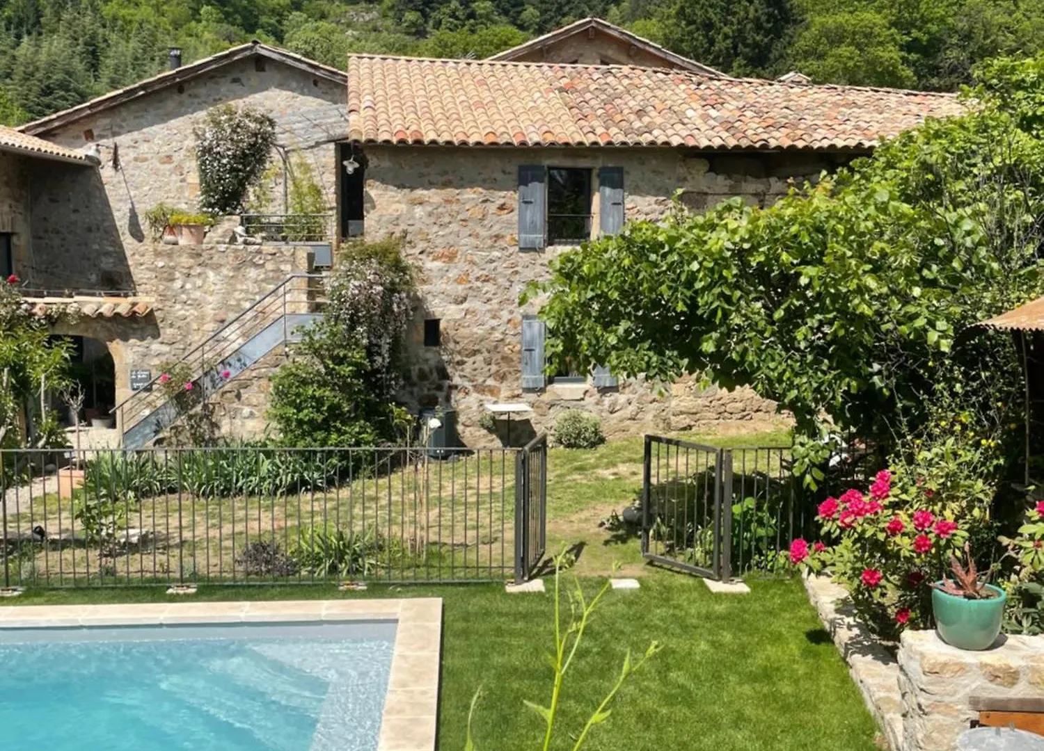 La Demeure Des Maitres Bed & Breakfast Chirols