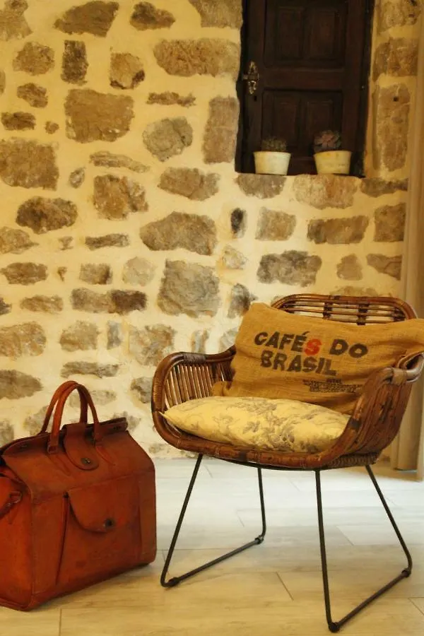 La Demeure Des Maitres Bed & Breakfast Chirols